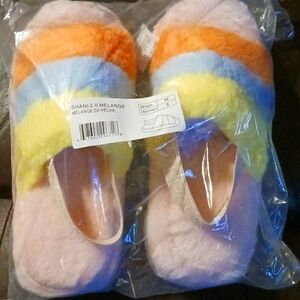 Kendall + Kylie Shani 2.0 Fuzzy Slippers Size 8